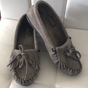 Ladies Minnetonka Moccasins size 8.5